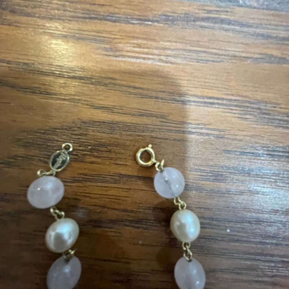 Gold pearl necklace